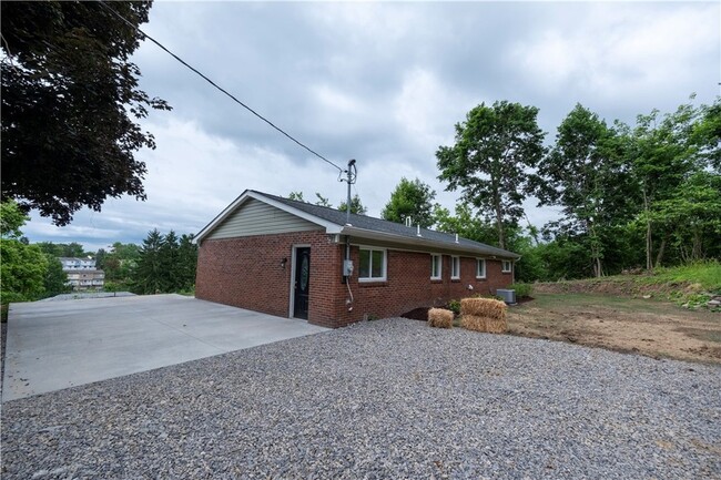 Building Photo - 1165 Kings Ln