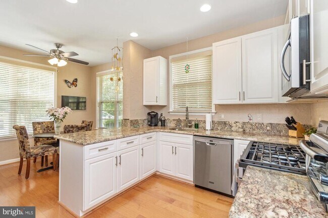 Foto del edificio - 8806 Howard Forest Ln