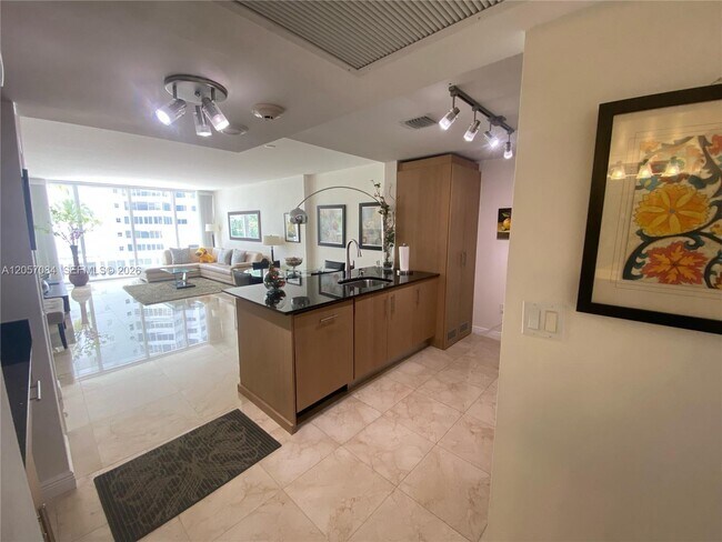 Foto del edificio - 10275 Collins Ave