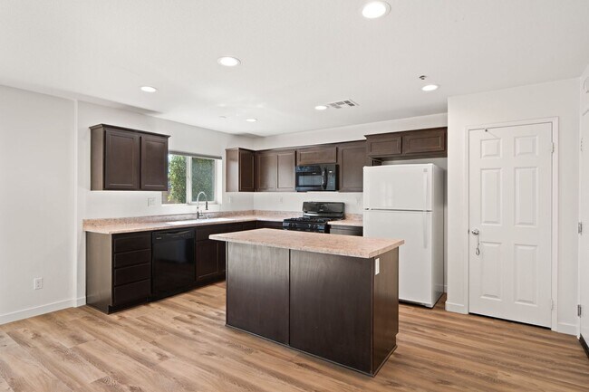 Building Photo - 6997 Alderwood Dr