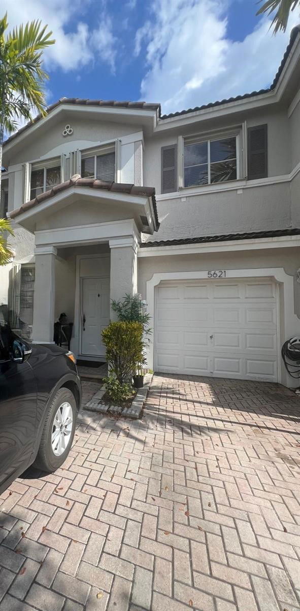 Foto del edificio - 5621 NW 112th Ct