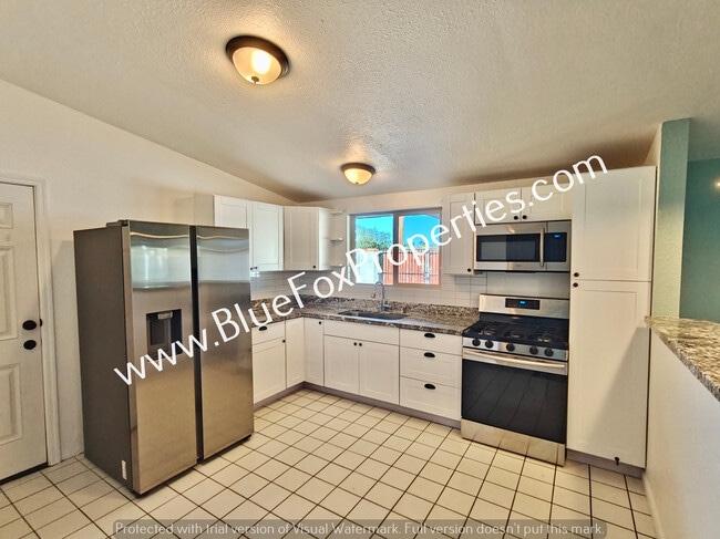 Foto del edificio - 3310 W Calle Toronja