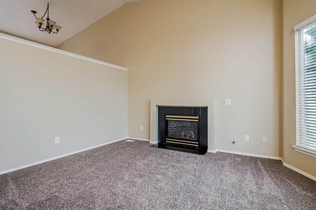 Foto del edificio - 8009 Crown Ridge Blvd