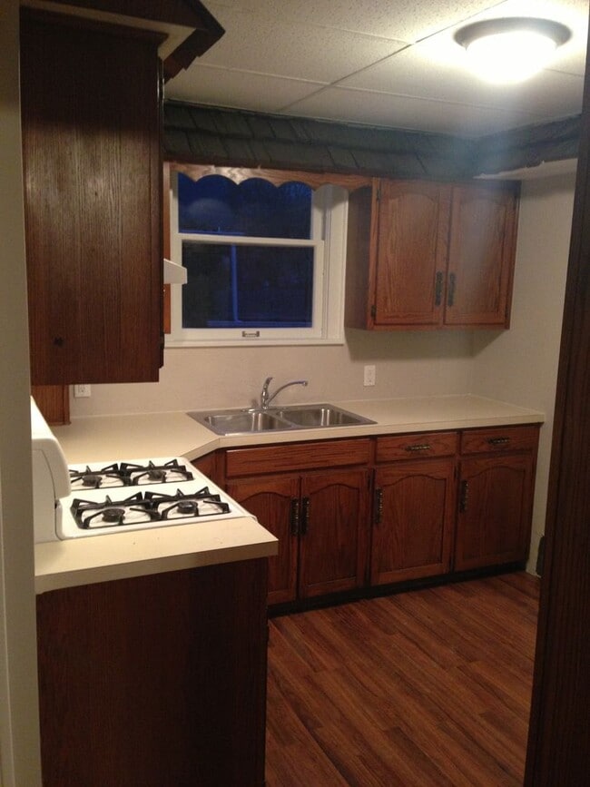 Building Photo - Large 4BR Plain Local Home for Rent
