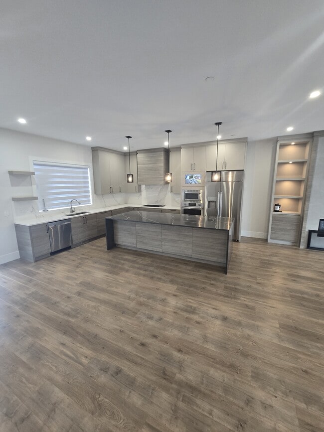 Building Photo - 46137 Crestview Dr