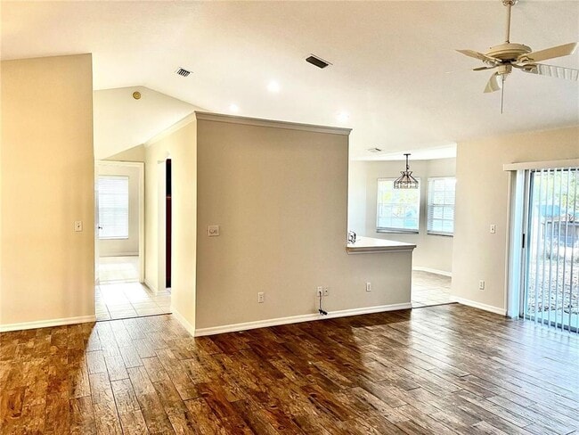 Foto del edificio - 16216 Hillside Cir