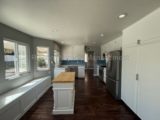 Foto del edificio - 13106 Knotty Pine St