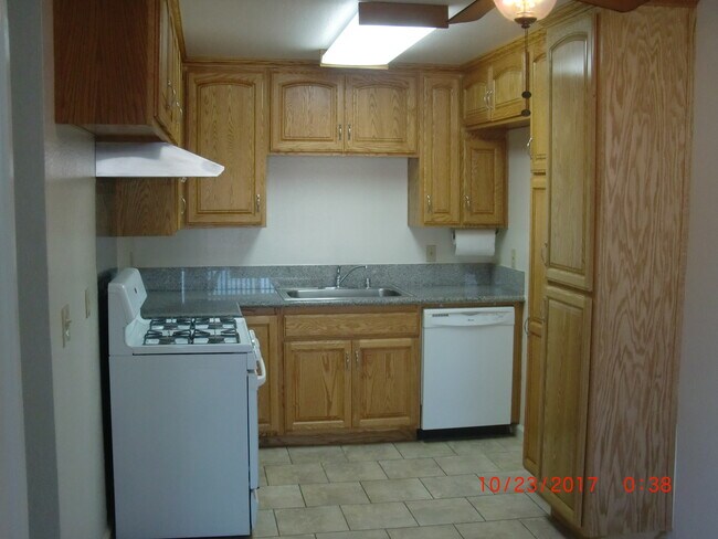 Building Photo - 574 Greystone Ln