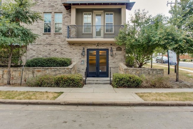Building Photo - 2800 Sandage Ave