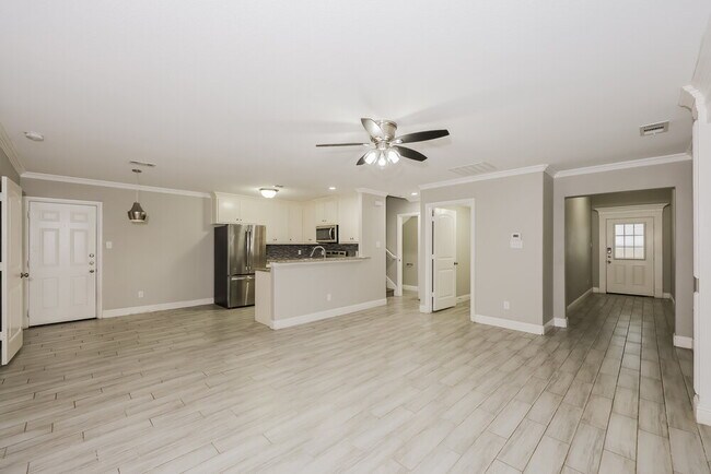 Building Photo - 10536 Wild Oak Dr