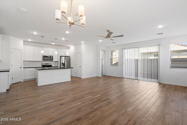 Foto del edificio - 15112 W Hadley St