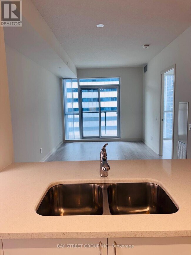 Photo du bâtiment - 912-4955 YONGE St