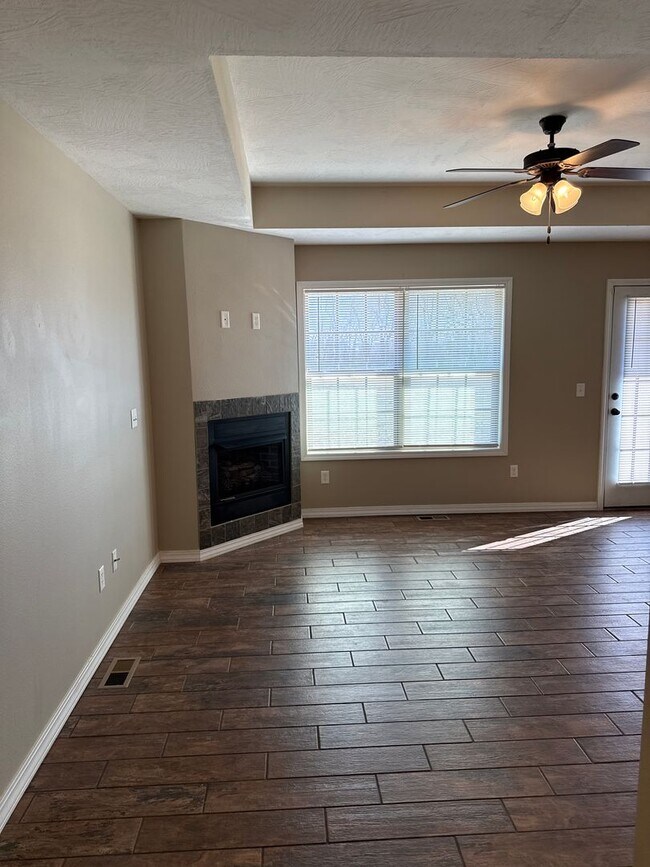 Building Photo - Beautiful Home in Deer Lake Estates