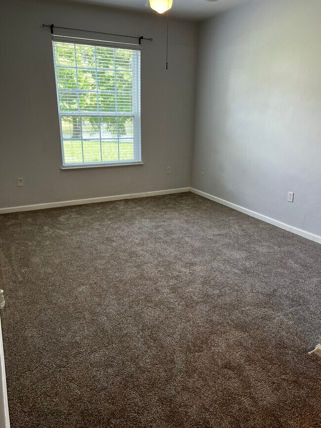 Building Photo - 10550 Baymeadows Rd