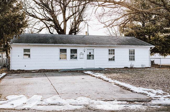 Building Photo - 1218 Lorraine St