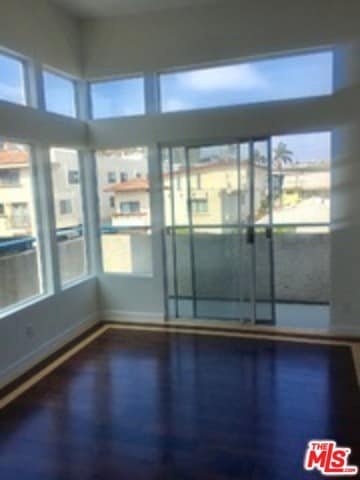 Foto del edificio - 2481 Corinth Ave