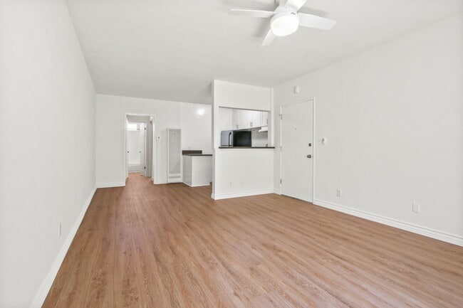 Building Photo - 1432 16th St, prime Santa Monica location,...