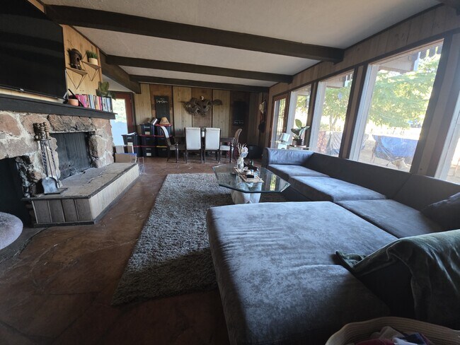 Foto del edificio - 5040 Wilson Hill Rd