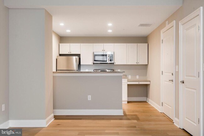 Building Photo - 220 S 16th St