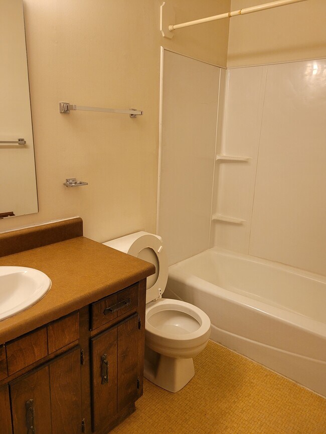 Bathroom - 1626 Davis Creek Rd