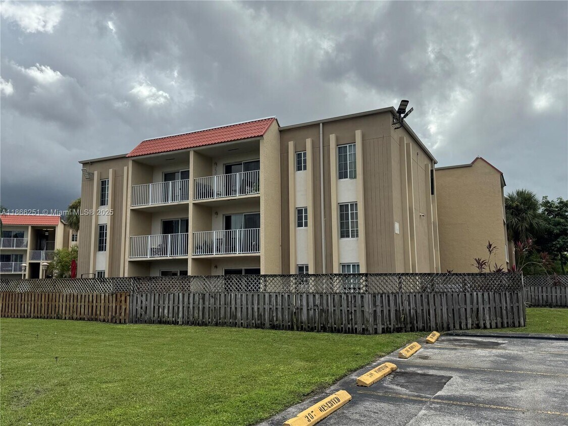 Primary Photo - 5201 Geneva Ct