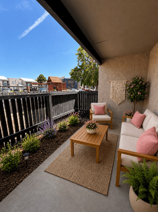 Building Photo - Vista Del Sol Apartments
