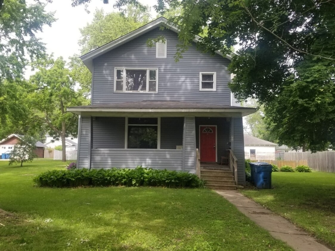 Primary Photo - 906 4th Ave