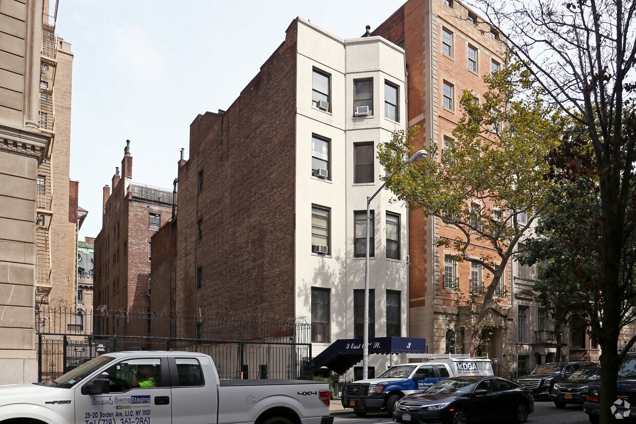Foto principal - 3 E 63rd St