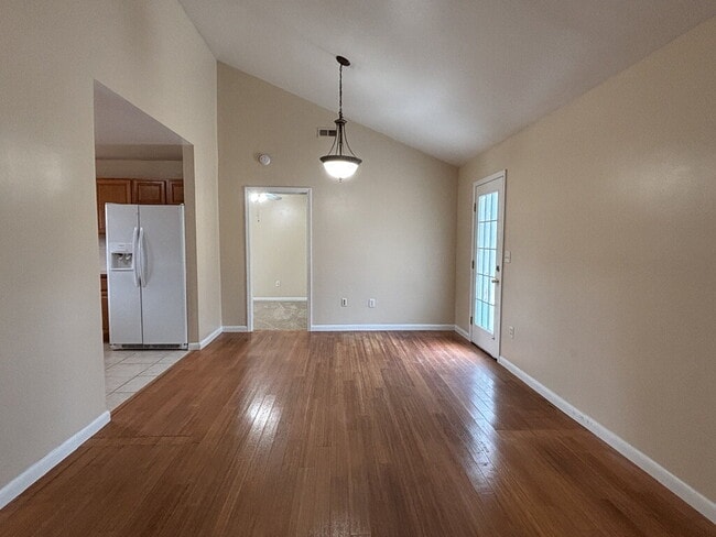 Building Photo - 115 Aylesbury Rd