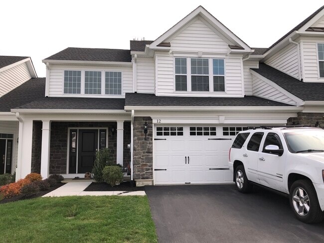 Foto del edificio - 12 Fern Dr