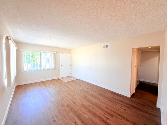 Foto del edificio - 11185 Carson Dr