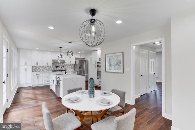 Foto del edificio - 8156 Buckspark Ln E