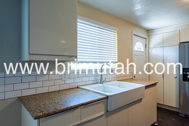 Building Photo - 1313 E 8425 S