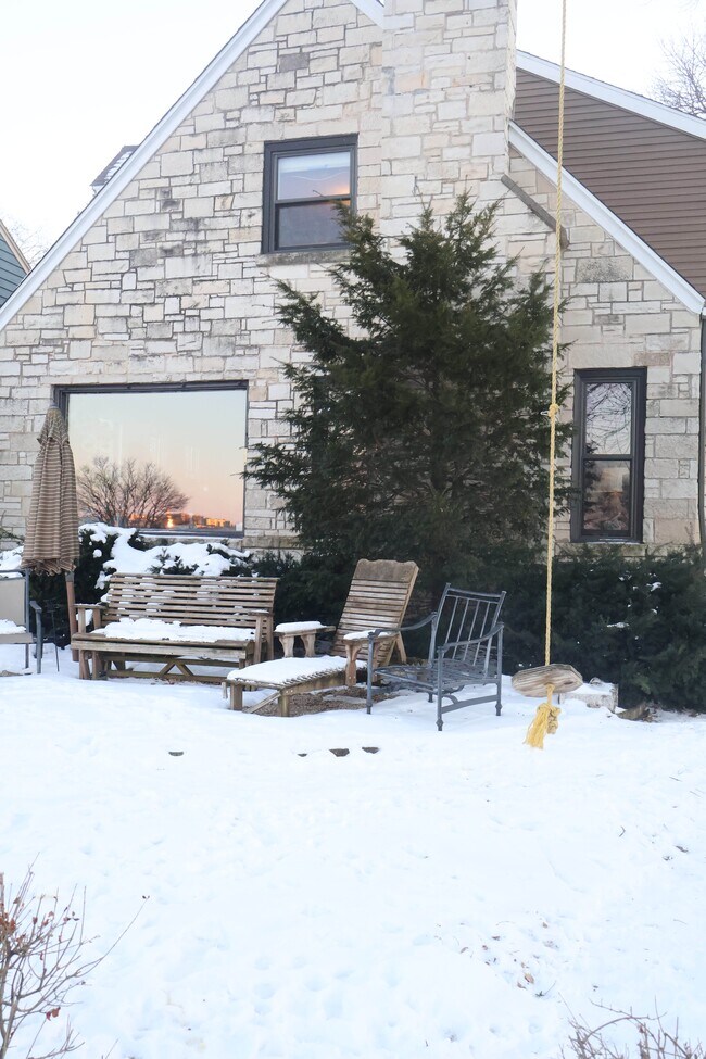 Foto del edificio - 637 S Shore Dr