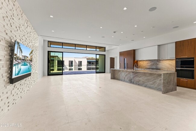 Building Photo - 6587 N Palmeraie Blvd