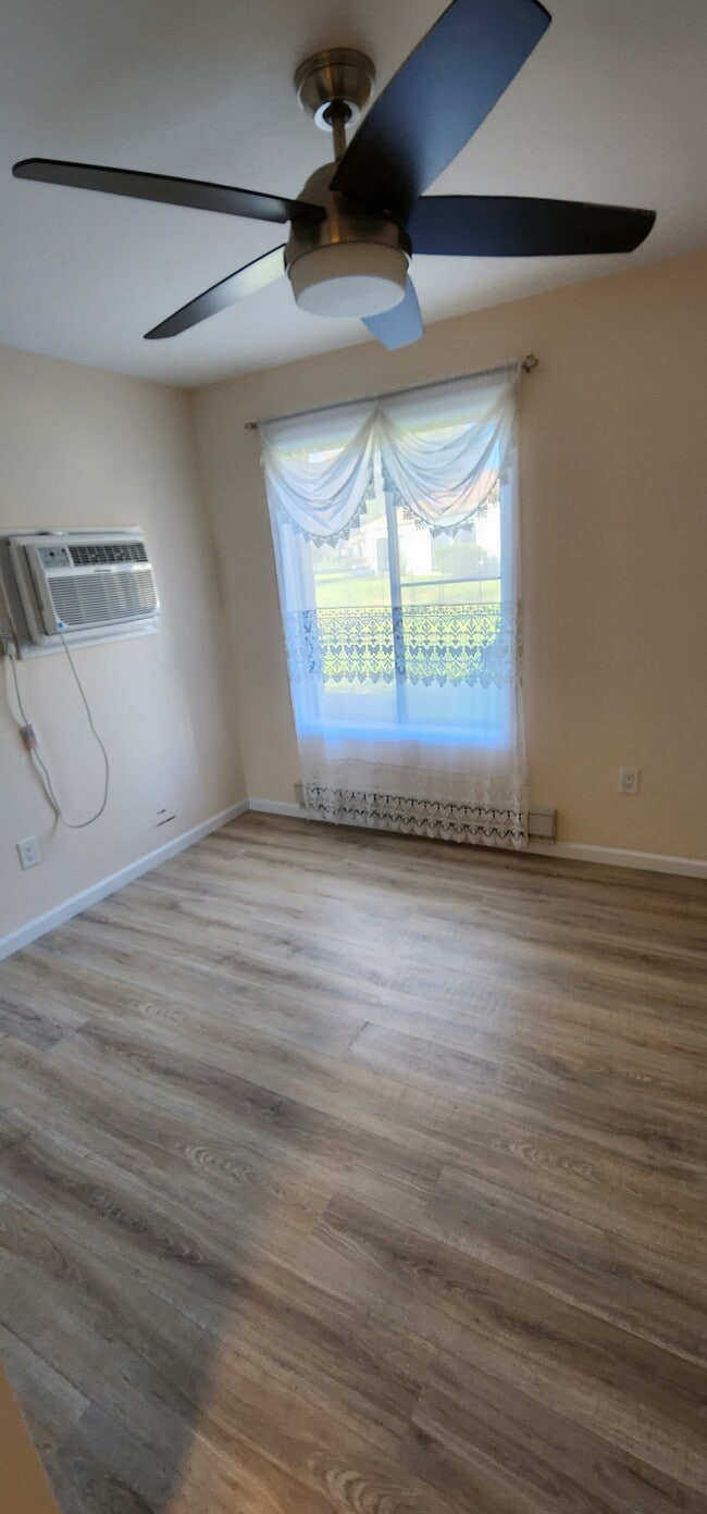 Building Photo - 205 Covered Bridge Blvd