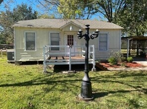 Building Photo - 2726 Sinclair St