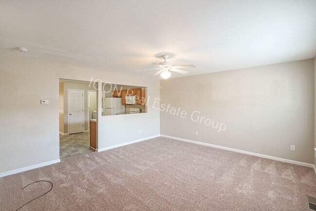 Foto del edificio - 3/2.5 End unit townhome