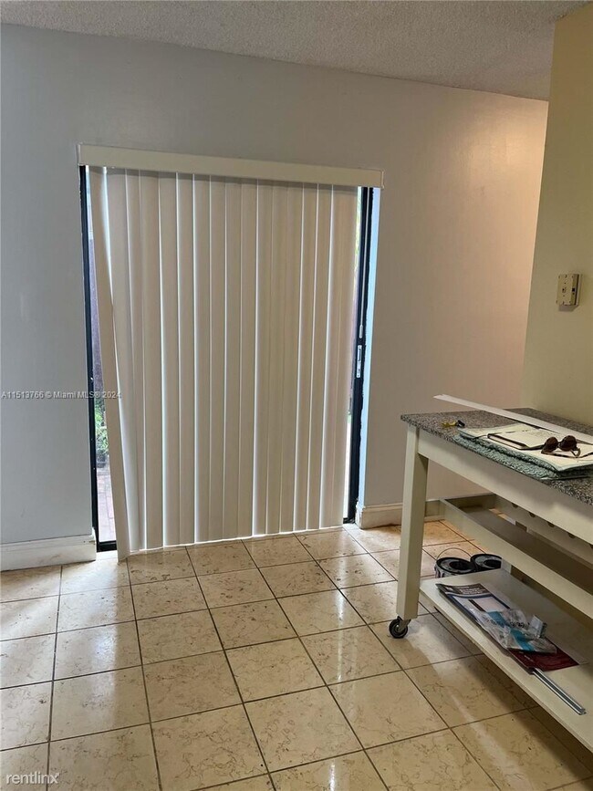 Foto del edificio - 3 br, 2 bath House - 11500 SW 2nd St Apt 102