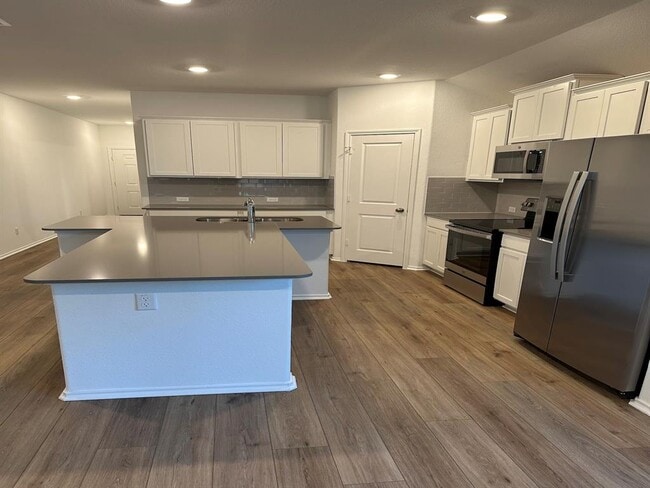 Building Photo - 117 Perfect World Loop