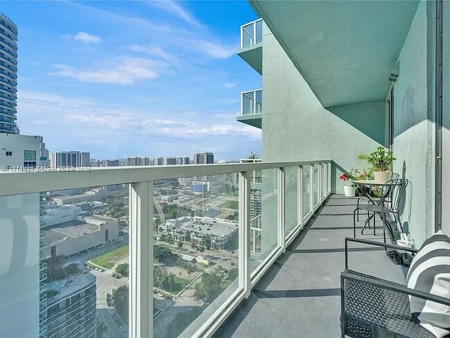 Building Photo - 1900 N Bayshore Dr