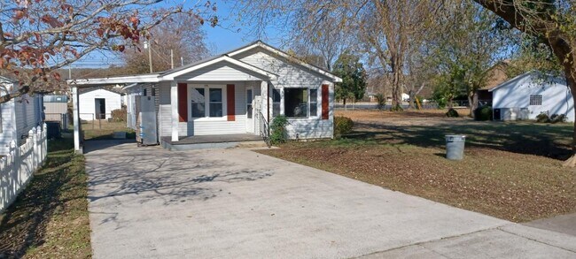 Building Photo - 1609 McKinley Ave NE
