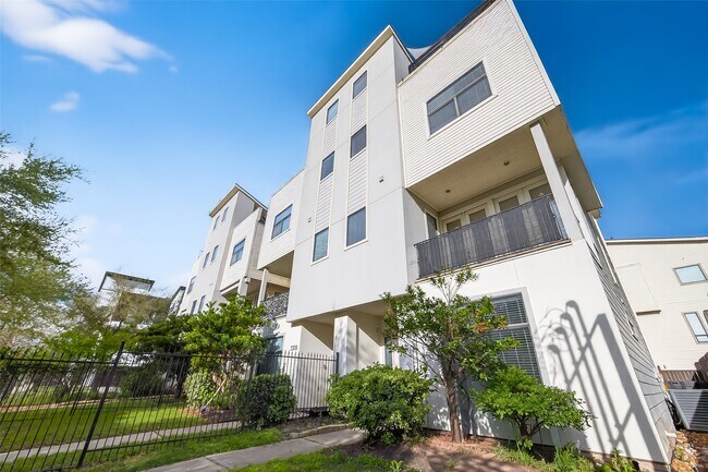 Building Photo - 2318 Emancipation Ave