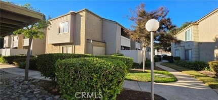 Building Photo - 46 Town and Country Rd