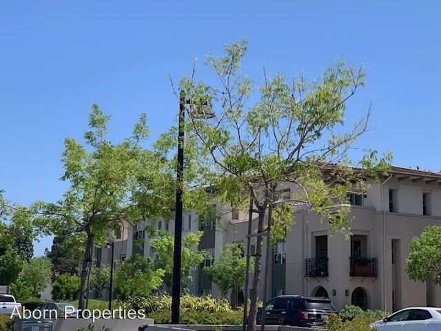 Foto del edificio - 1069 Bigleaf Pl