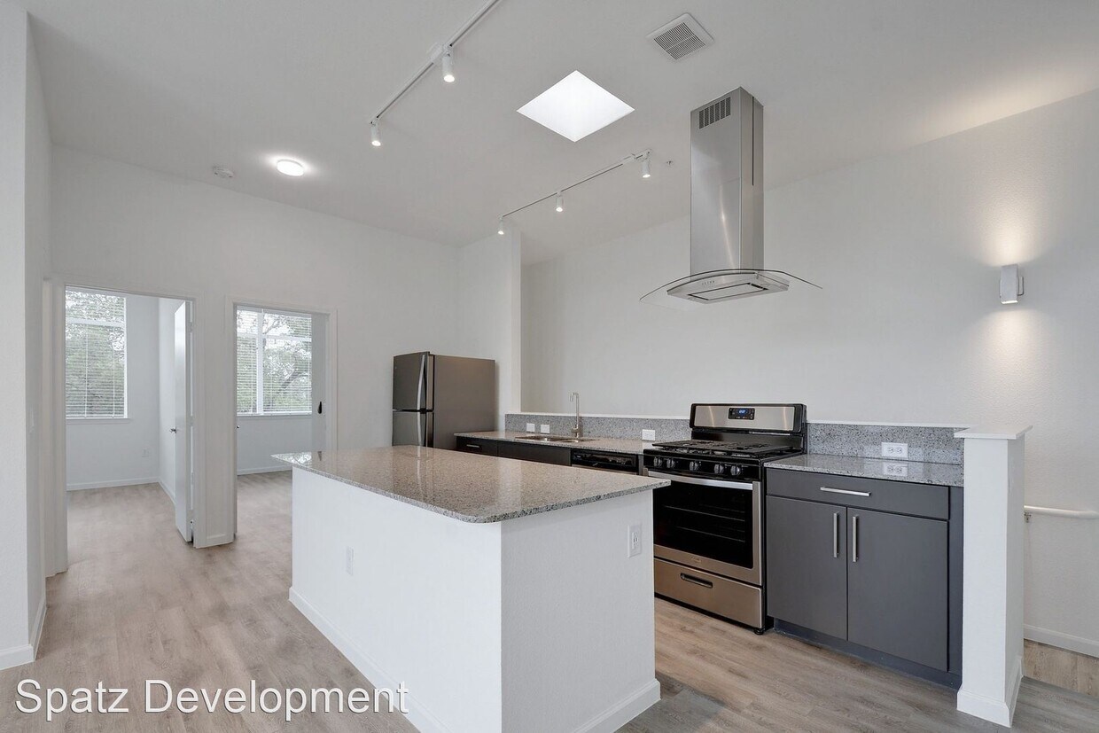 Foto principal - 13130 Pond Springs Rd