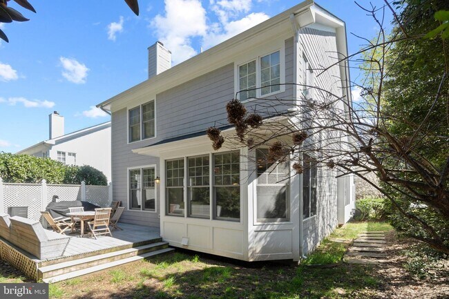 Building Photo - 1156 Colonial Rd