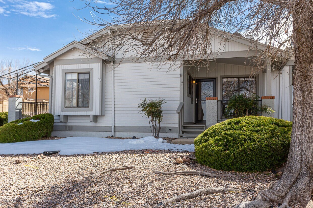 Primary Photo - 3099 Peaks View Ln