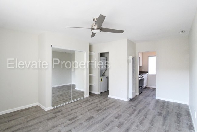 Building Photo - 206 Fir St