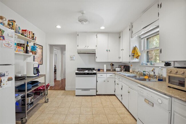 Building Photo - 5504 Joe Sayers Ave